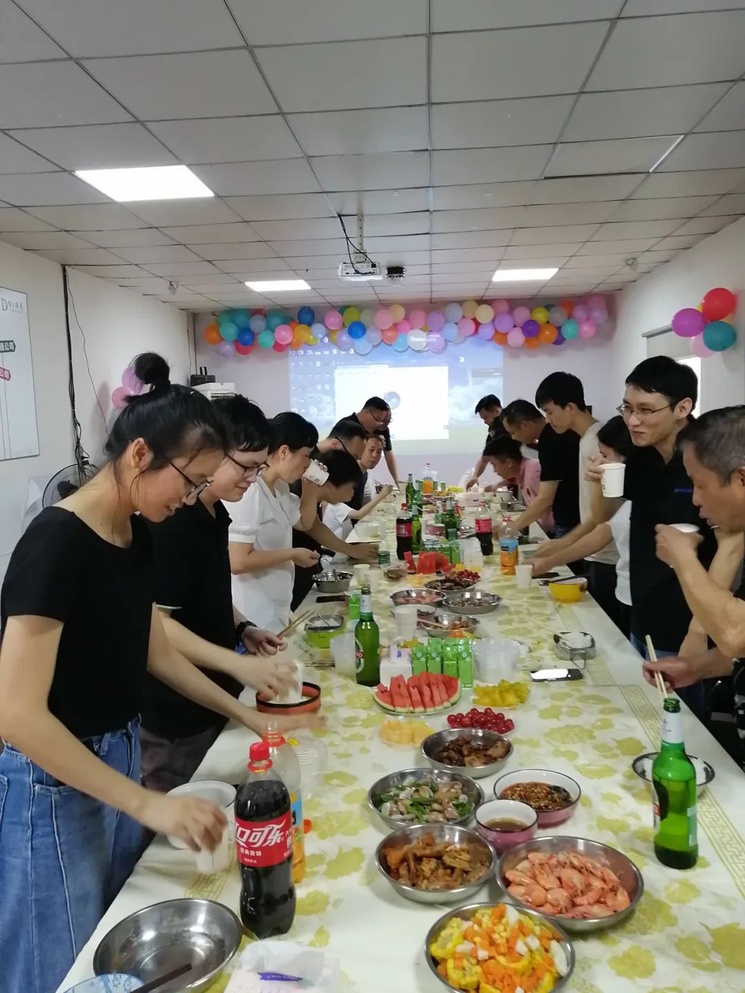 电上店下员工生日会 | 感恩有你11